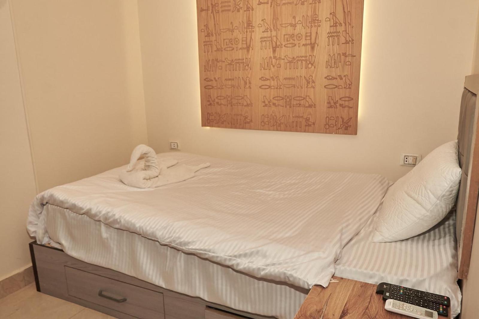 Pyramids And Museum Plateau View Bed & Breakfast Cairo